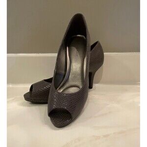 Kelly & Katie Gray Peep Toe Pump High Heels Shoe animal reptile Print Size 8.5